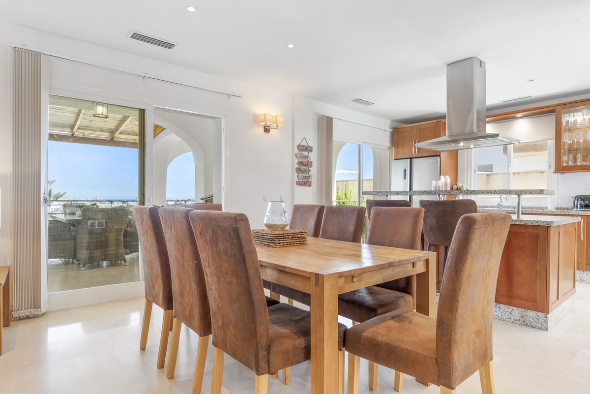 5 Bed Townhouse for sale in Cerros Del Aguila Costa Del Sol, Málaga, Spain