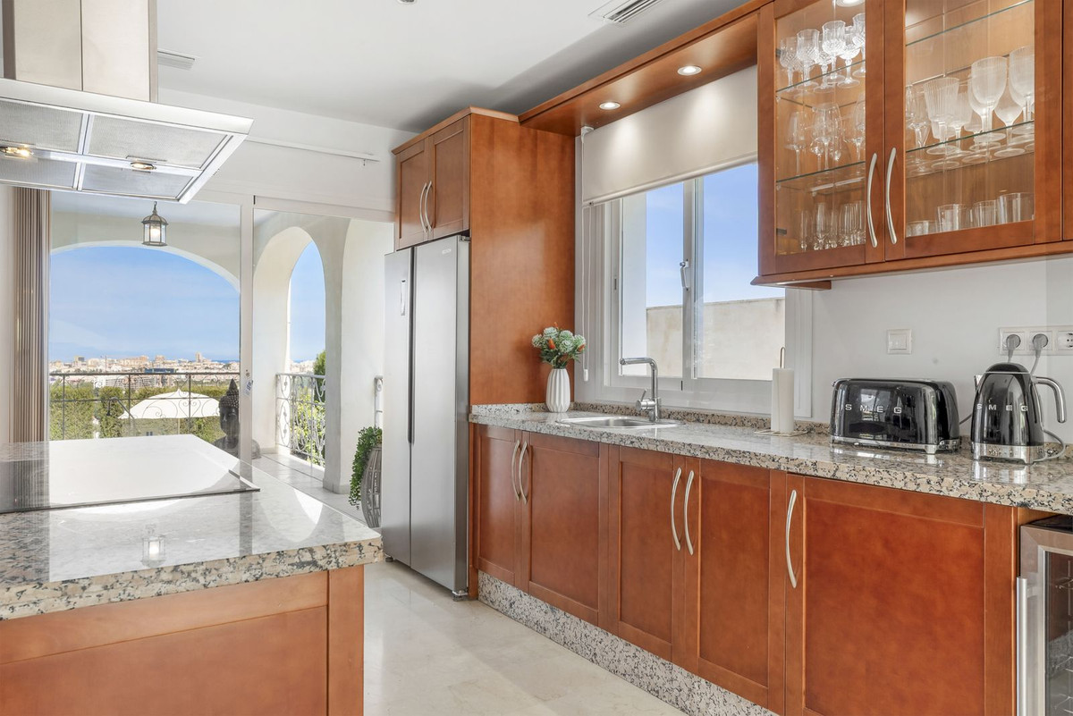 5 Bed Townhouse for sale in Cerros Del Aguila Costa Del Sol, Málaga, Spain