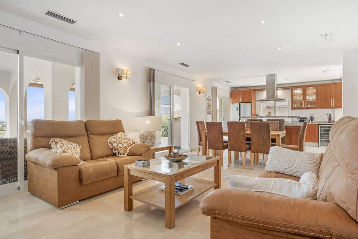 5 Bed Townhouse for sale in Cerros Del Aguila Costa Del Sol, Málaga, Spain