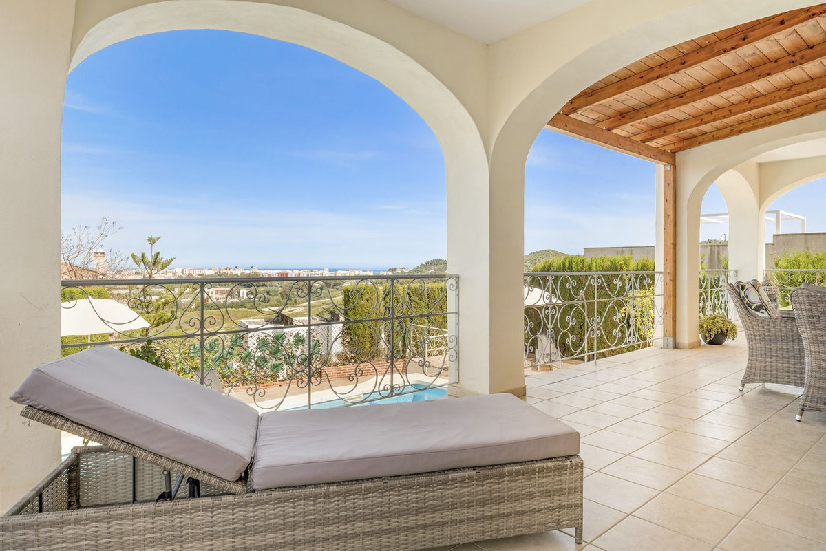 5 Bed Townhouse for sale in Cerros Del Aguila Costa Del Sol, Málaga, Spain