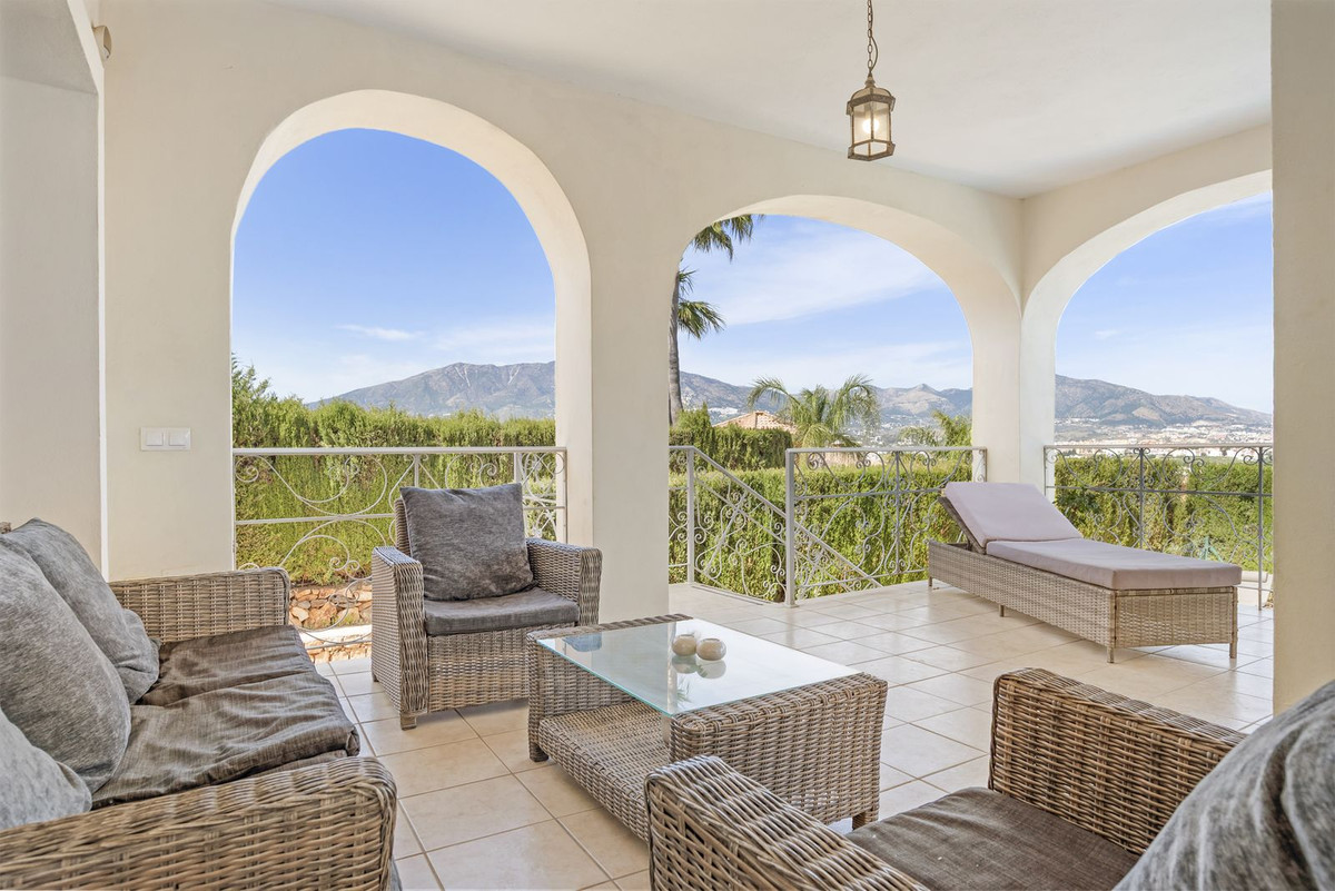 5 Bed Townhouse for sale in Cerros Del Aguila Costa Del Sol, Málaga, Spain