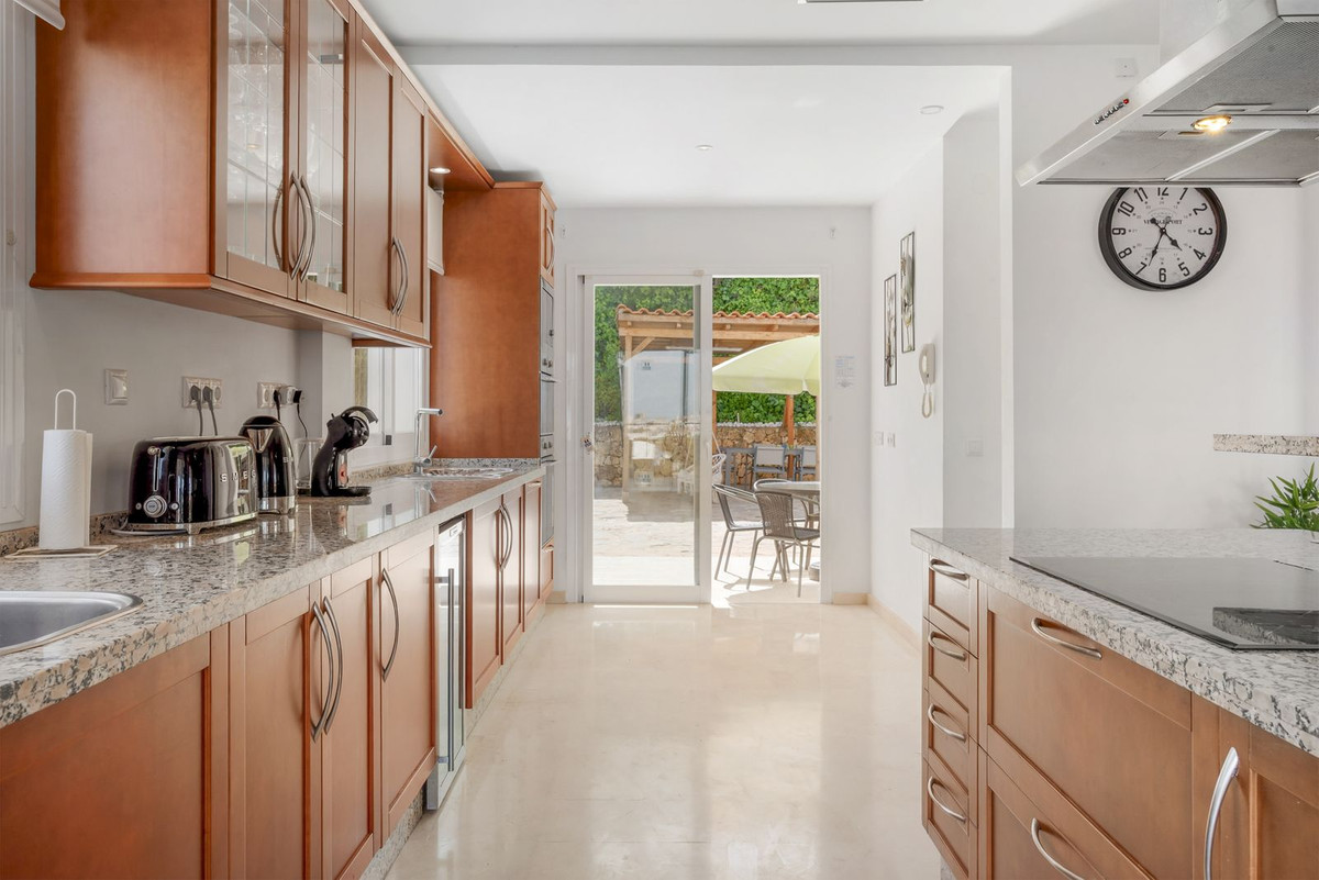 5 Bed Townhouse for sale in Cerros Del Aguila Costa Del Sol, Málaga, Spain