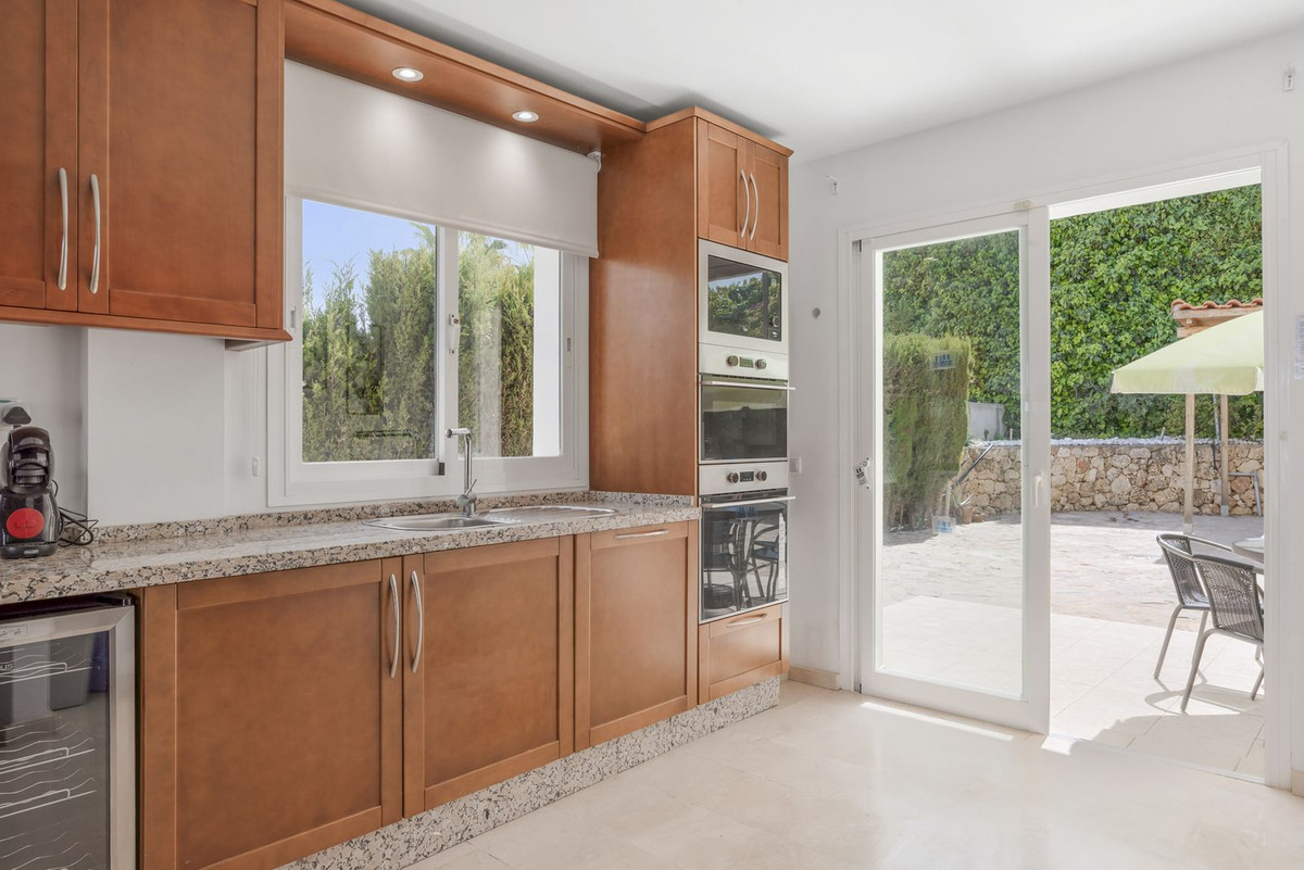 5 Bed Townhouse for sale in Cerros Del Aguila Costa Del Sol, Málaga, Spain