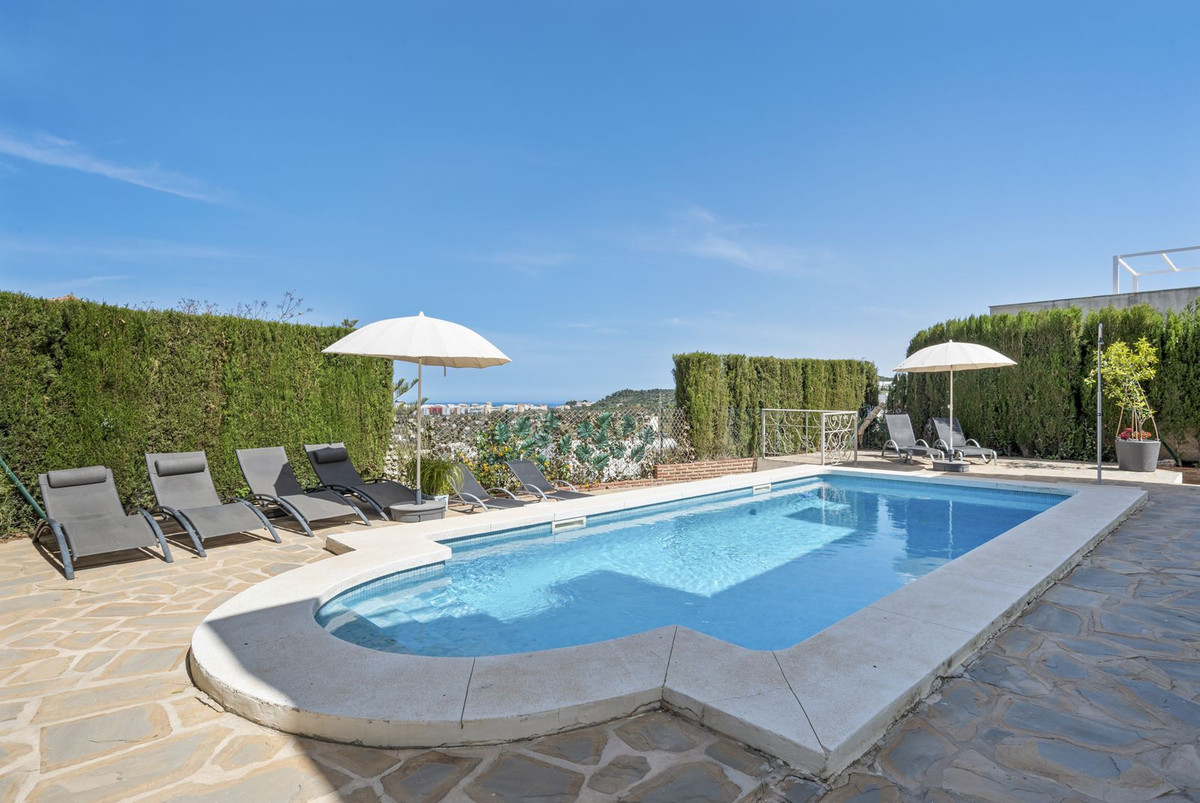 5 Bed Townhouse for sale in Cerros Del Aguila Costa Del Sol, Málaga, Spain