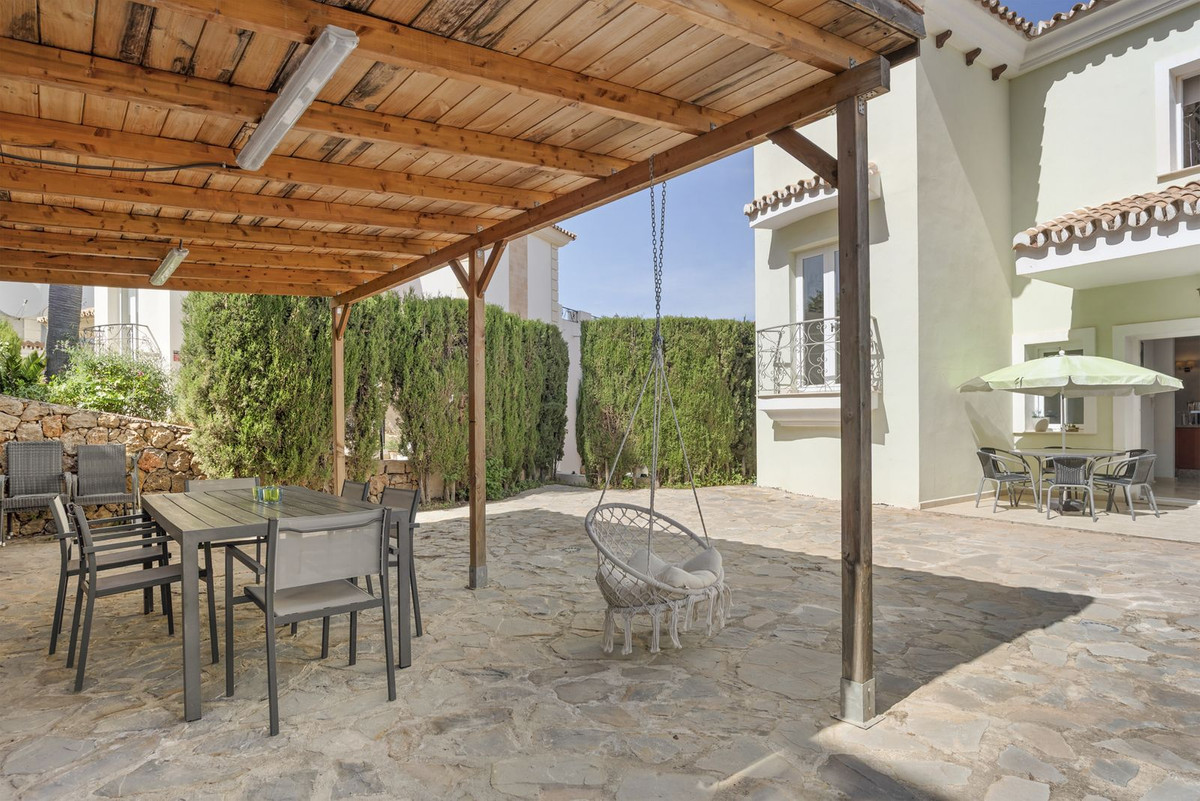 5 Bed Townhouse for sale in Cerros Del Aguila Costa Del Sol, Málaga, Spain