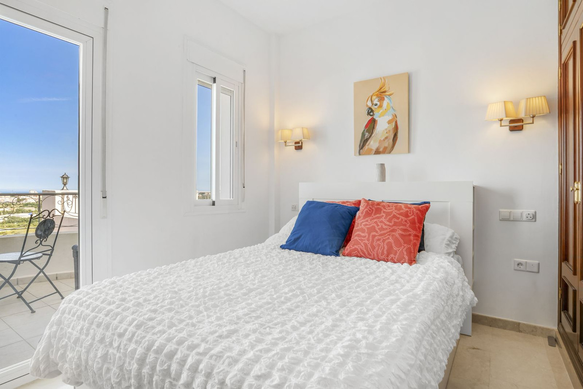 5 Bed Townhouse for sale in Cerros Del Aguila Costa Del Sol, Málaga, Spain
