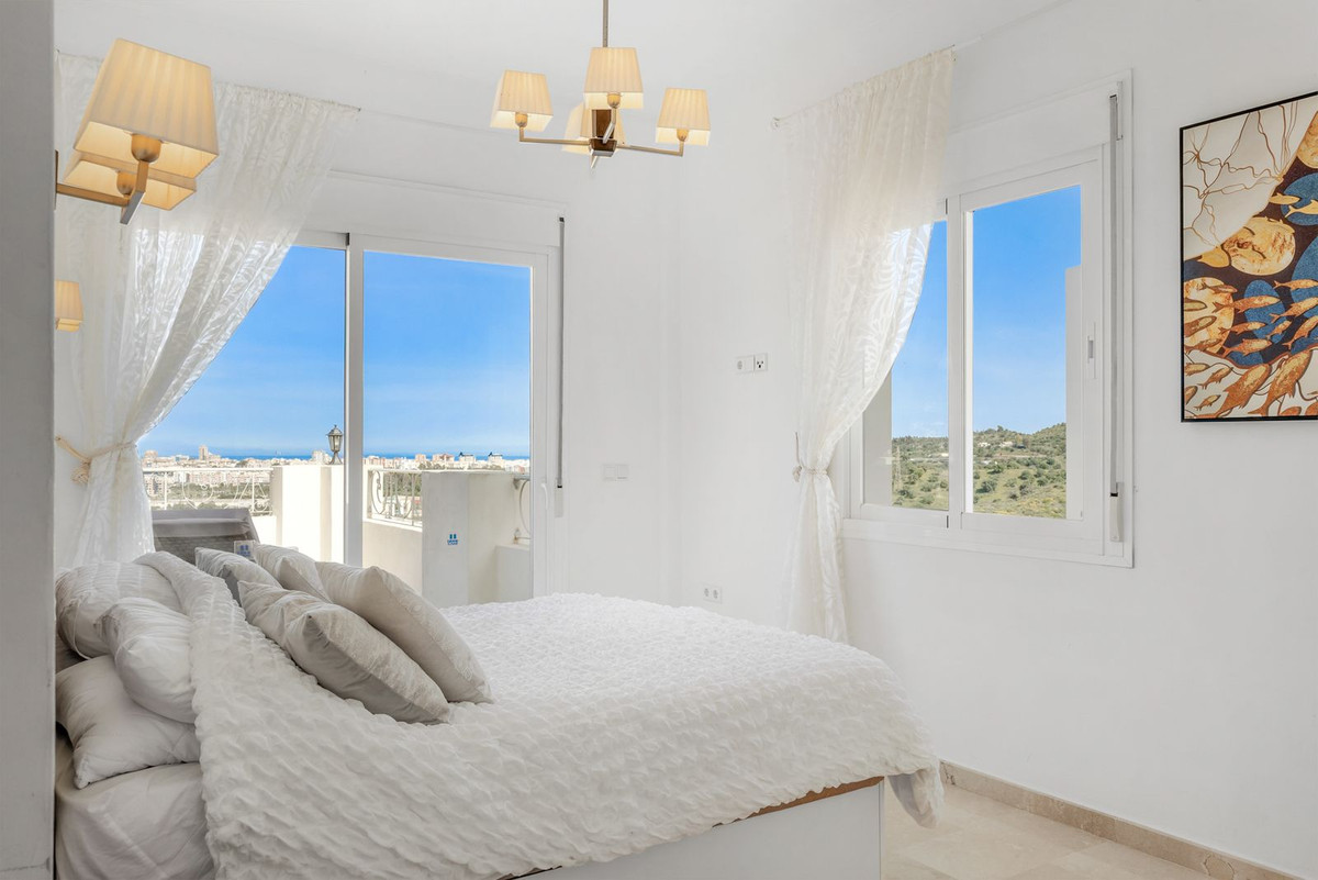 5 Bed Townhouse for sale in Cerros Del Aguila Costa Del Sol, Málaga, Spain