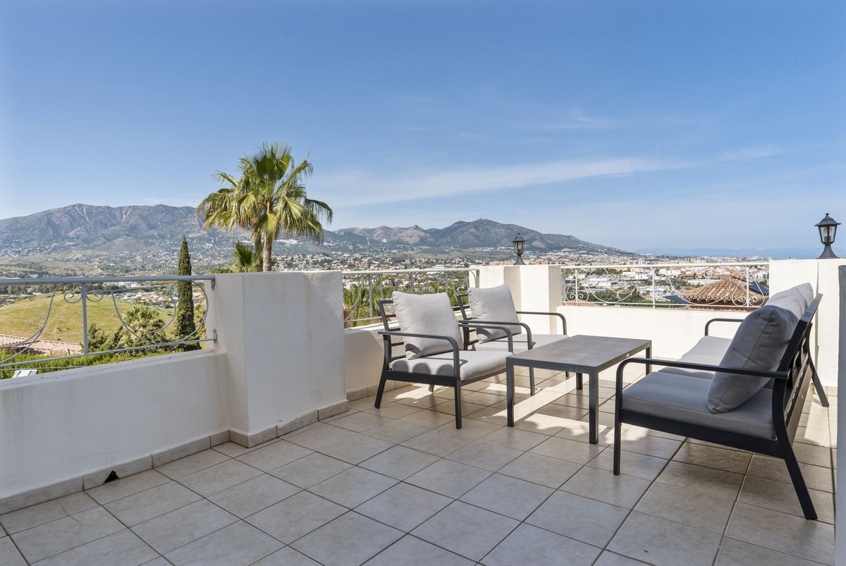 5 Bed Townhouse for sale in Cerros Del Aguila Costa Del Sol, Málaga, Spain