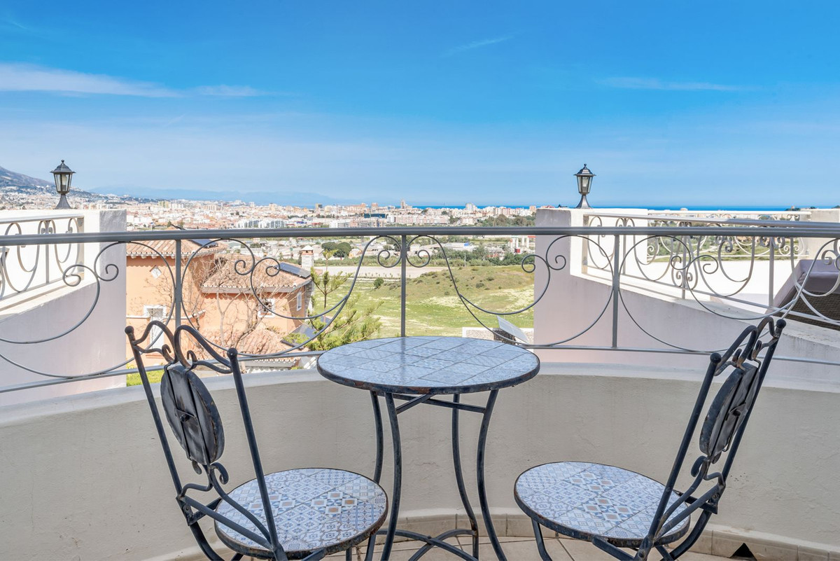 5 Bed Townhouse for sale in Cerros Del Aguila Costa Del Sol, Málaga, Spain