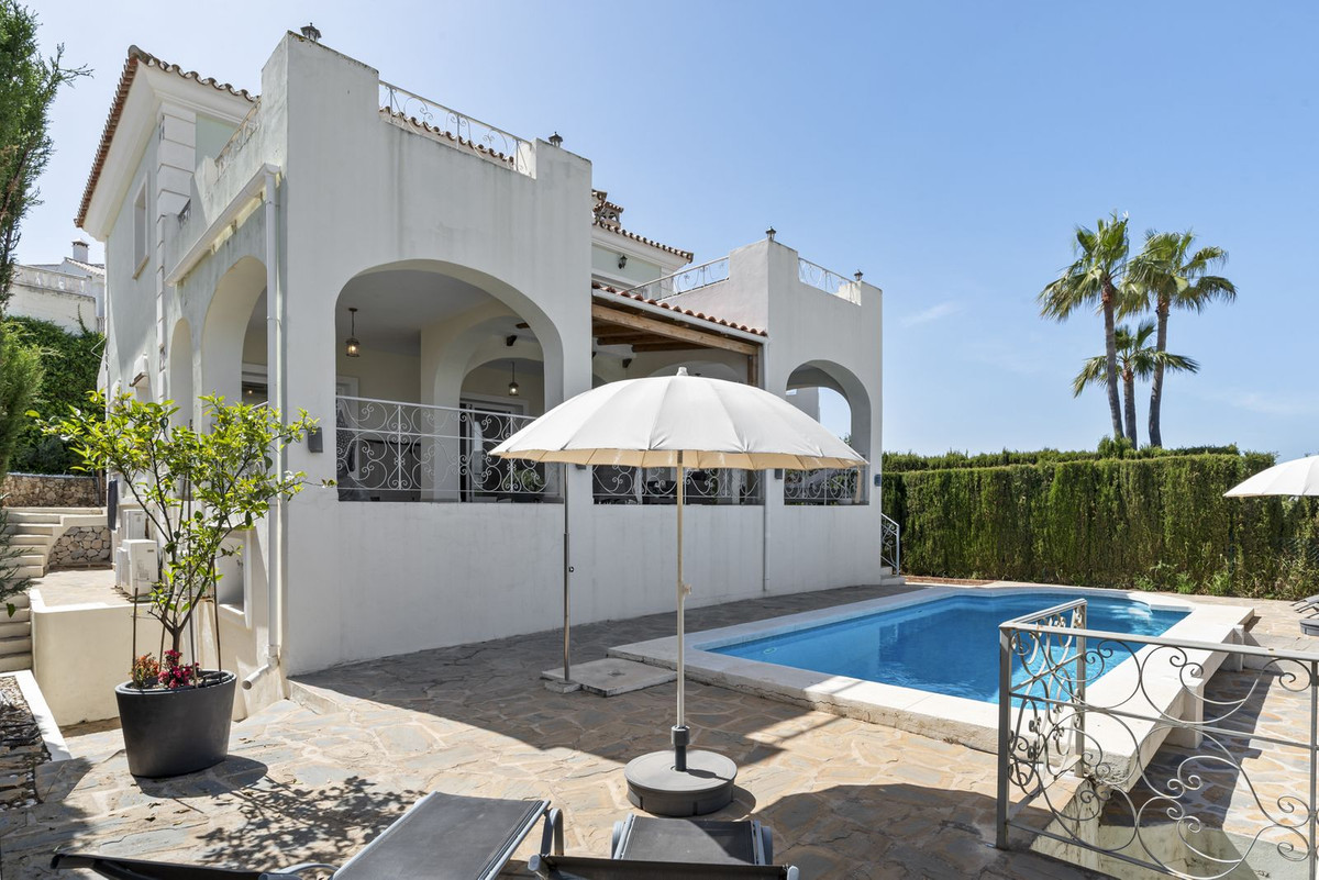 5 Bed Townhouse for sale in Cerros Del Aguila Costa Del Sol, Málaga, Spain