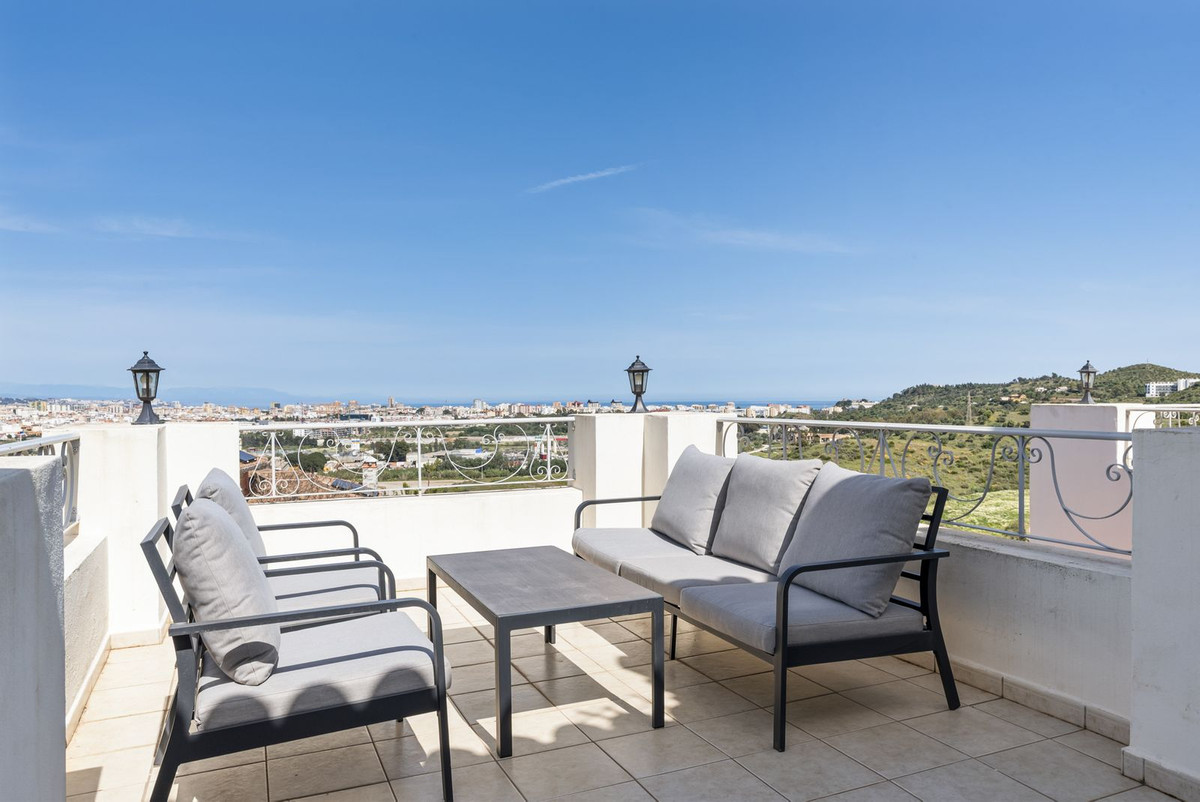 5 Bed Townhouse for sale in Cerros Del Aguila Costa Del Sol, Málaga, Spain