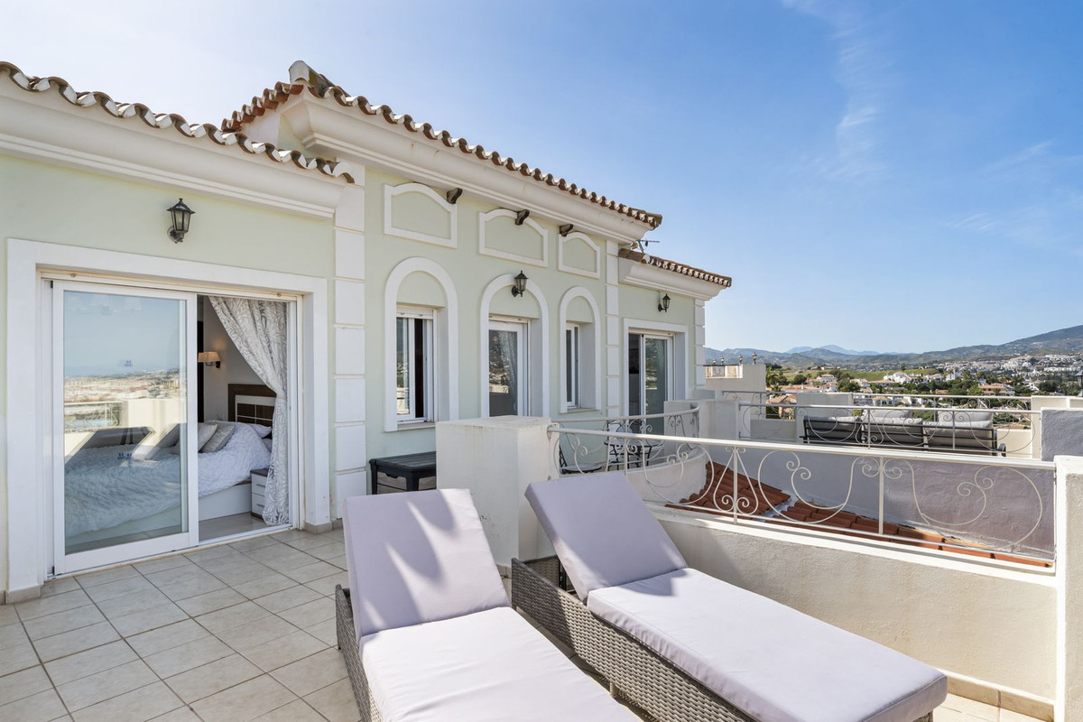 5 Bed Townhouse for sale in Cerros Del Aguila Costa Del Sol, Málaga, Spain