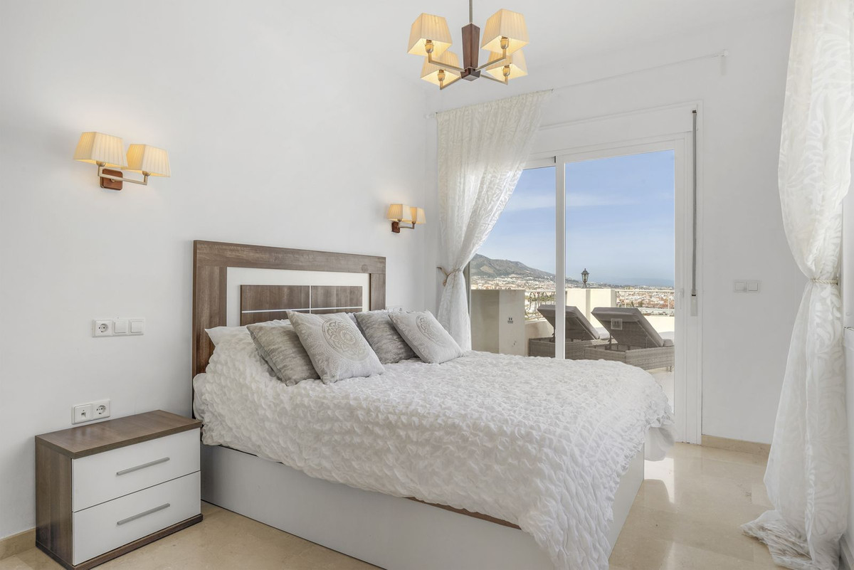 5 Bed Townhouse for sale in Cerros Del Aguila Costa Del Sol, Málaga, Spain