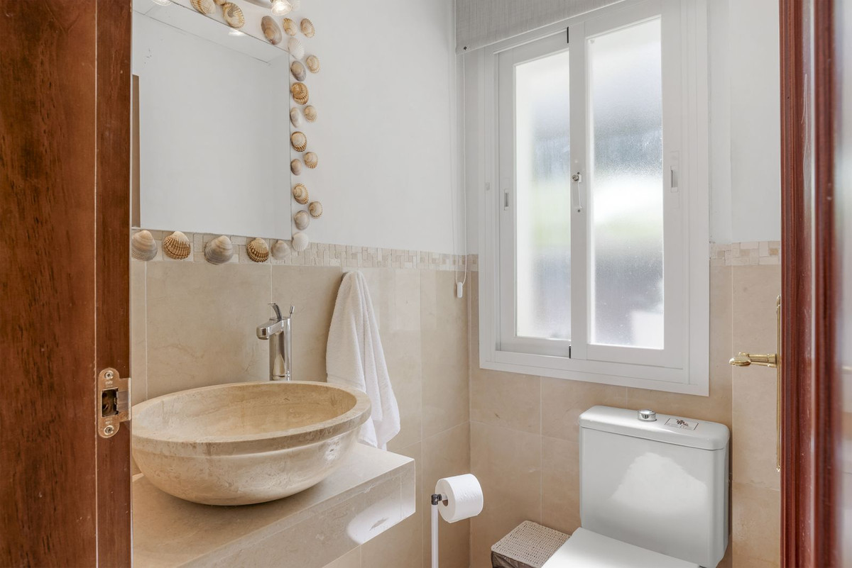 5 Bed Townhouse for sale in Cerros Del Aguila Costa Del Sol, Málaga, Spain