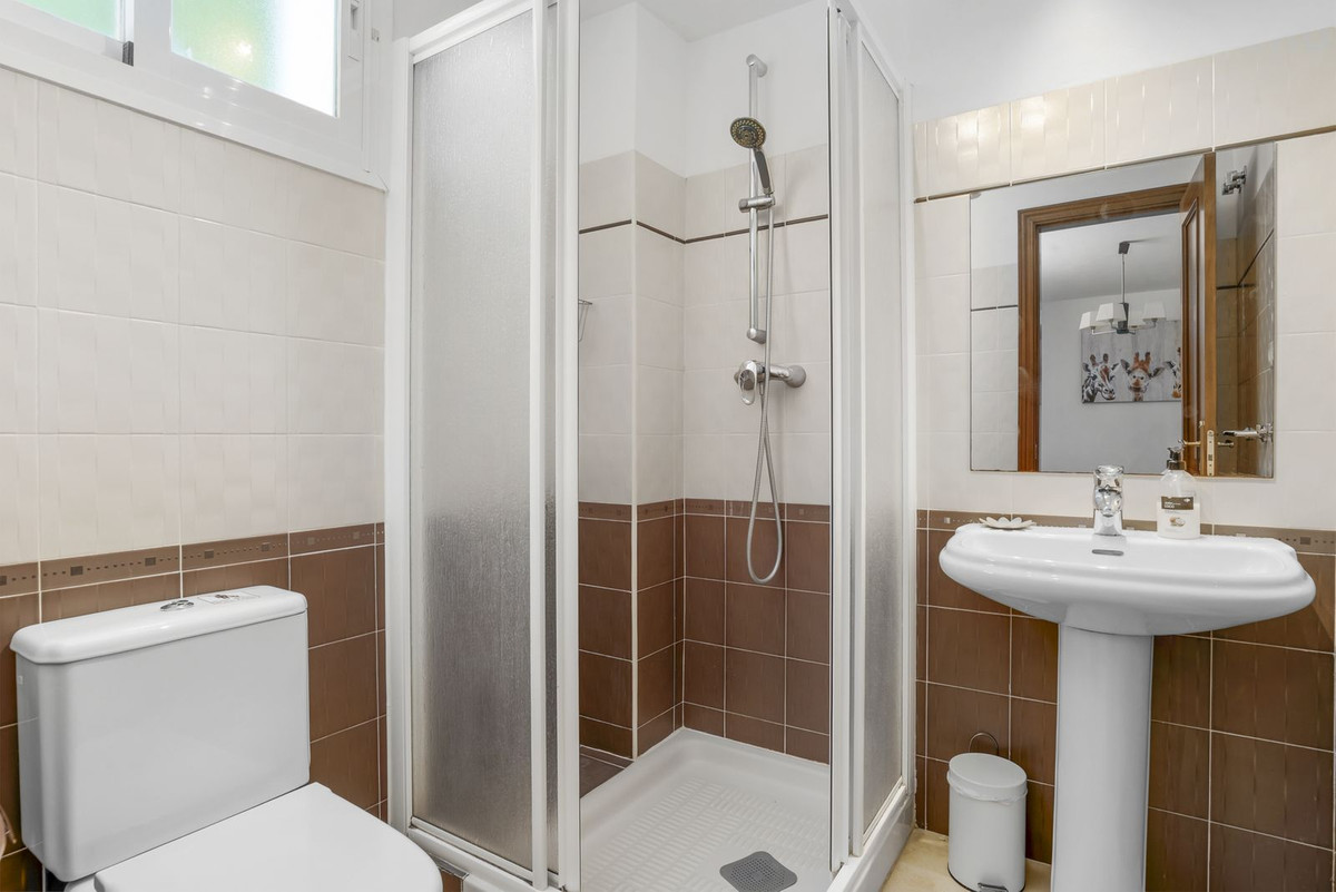 5 Bed Townhouse for sale in Cerros Del Aguila Costa Del Sol, Málaga, Spain