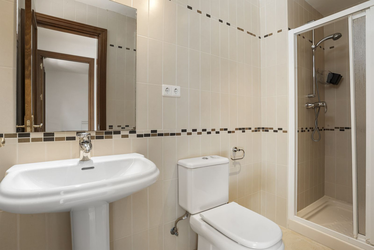 5 Bed Townhouse for sale in Cerros Del Aguila Costa Del Sol, Málaga, Spain