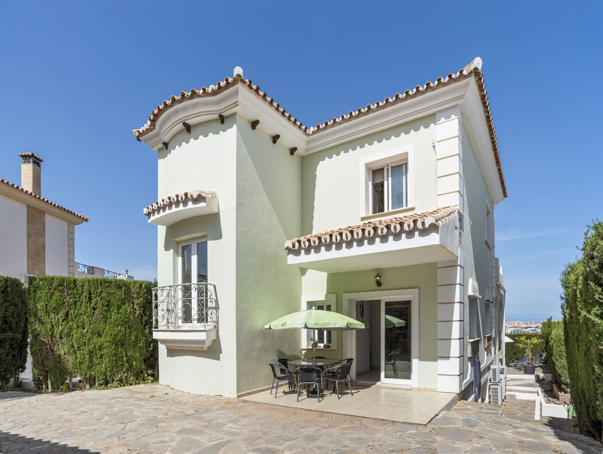 5 Bed Townhouse for sale in Cerros Del Aguila Costa Del Sol, Málaga, Spain