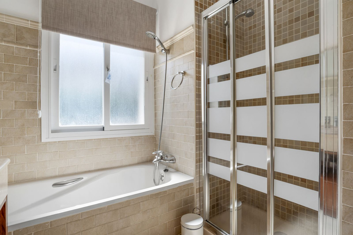5 Bed Townhouse for sale in Cerros Del Aguila Costa Del Sol, Málaga, Spain