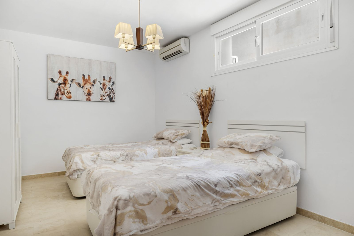 5 Bed Townhouse for sale in Cerros Del Aguila Costa Del Sol, Málaga, Spain
