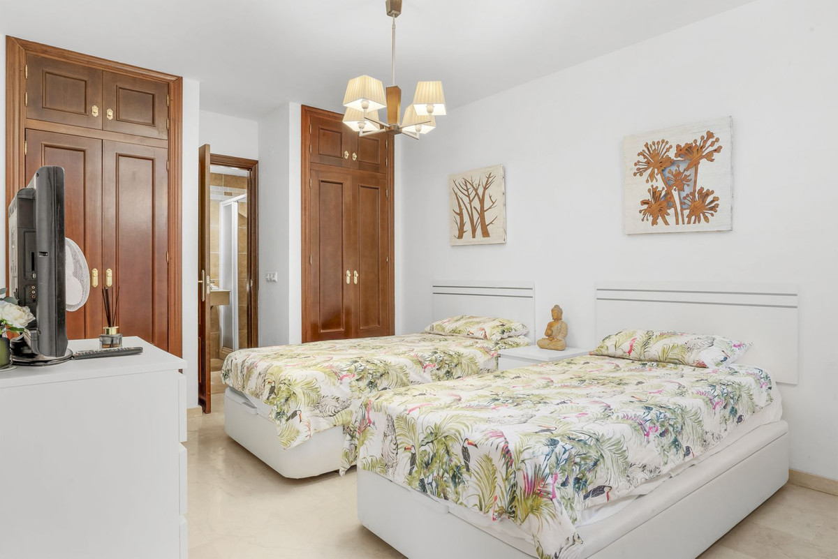5 Bed Townhouse for sale in Cerros Del Aguila Costa Del Sol, Málaga, Spain