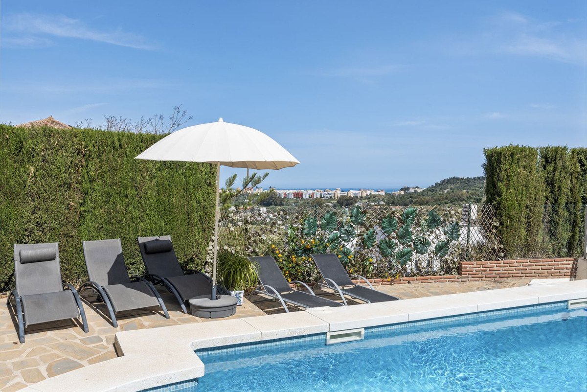 5 Bed Townhouse for sale in Cerros Del Aguila Costa Del Sol, Málaga, Spain