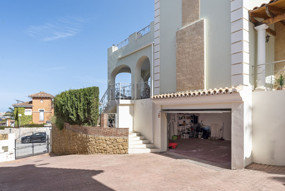5 Bed Townhouse for sale in Cerros Del Aguila Costa Del Sol, Málaga, Spain