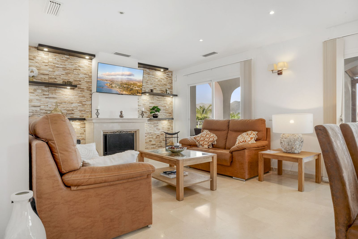 5 Bed Townhouse for sale in Cerros Del Aguila Costa Del Sol, Málaga, Spain