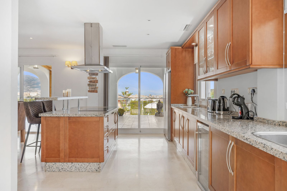 5 Bed Townhouse for sale in Cerros Del Aguila Costa Del Sol, Málaga, Spain