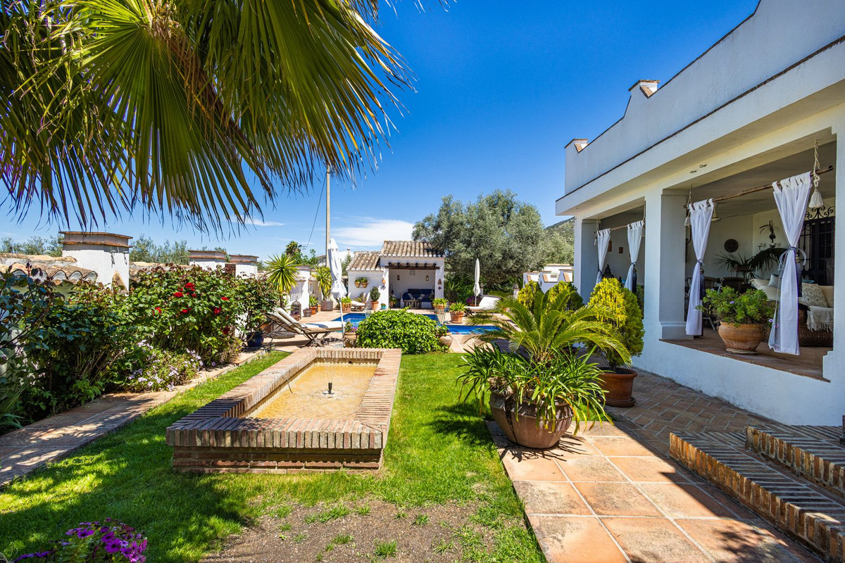8 Bed Townhouse for sale in Villanueva Del Trabuco Costa Del Sol, Málaga, Spain