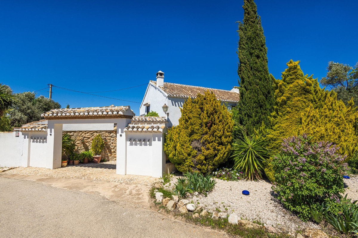 8 Bed Townhouse for sale in Villanueva Del Trabuco Costa Del Sol, Málaga, Spain