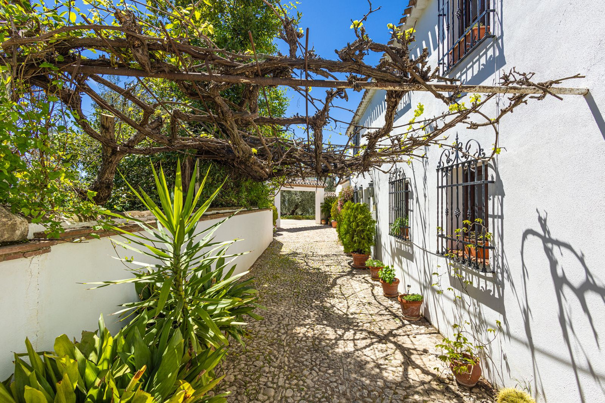 8 Bed Townhouse for sale in Villanueva Del Trabuco Costa Del Sol, Málaga, Spain