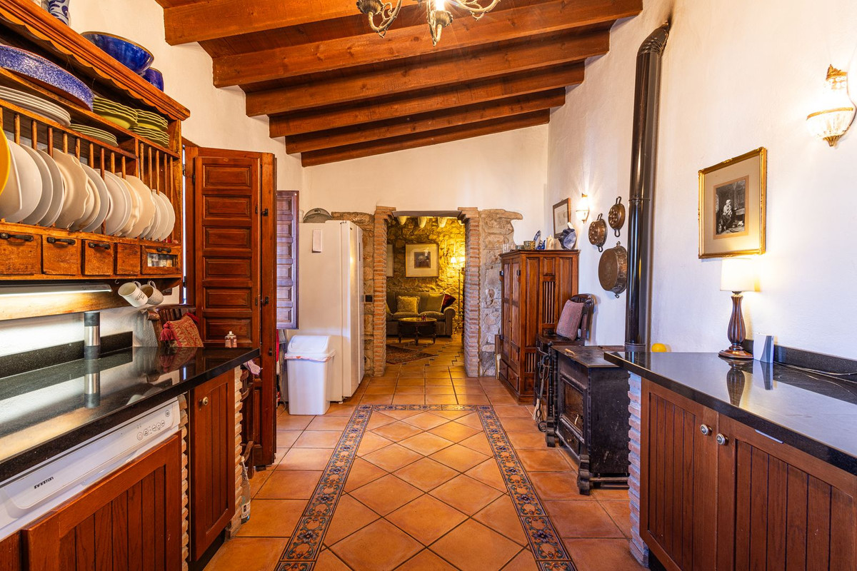 8 Bed Townhouse for sale in Villanueva Del Trabuco Costa Del Sol, Málaga, Spain