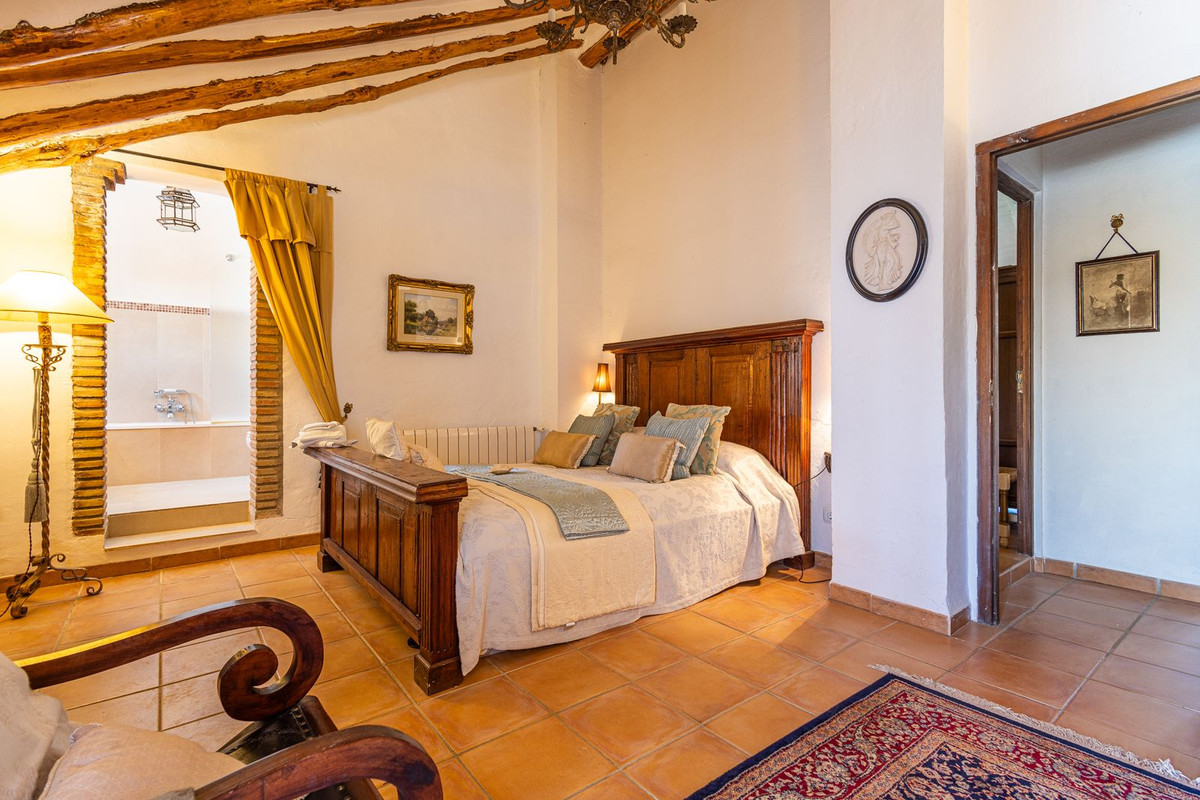 8 Bed Townhouse for sale in Villanueva Del Trabuco Costa Del Sol, Málaga, Spain