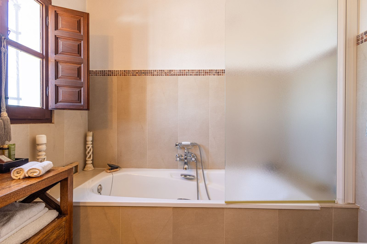 8 Bed Townhouse for sale in Villanueva Del Trabuco Costa Del Sol, Málaga, Spain