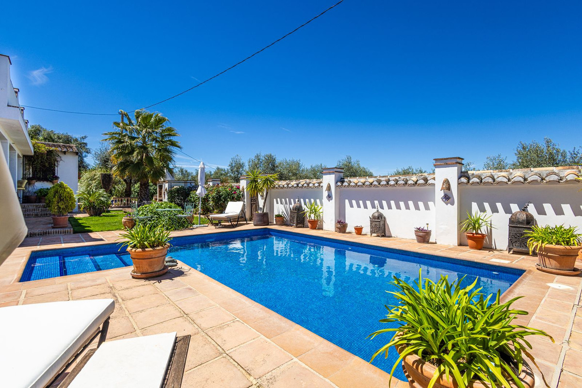 8 Bed Townhouse for sale in Villanueva Del Trabuco Costa Del Sol, Málaga, Spain