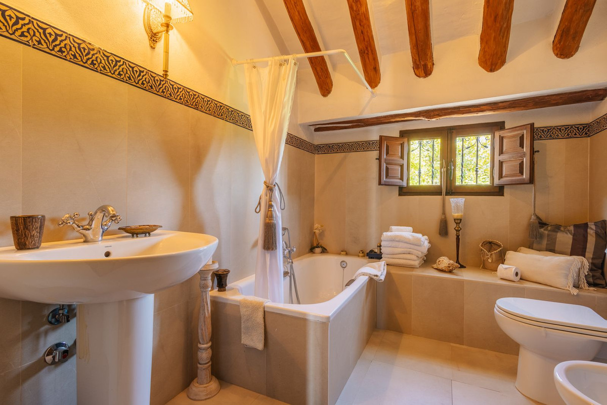8 Bed Townhouse for sale in Villanueva Del Trabuco Costa Del Sol, Málaga, Spain