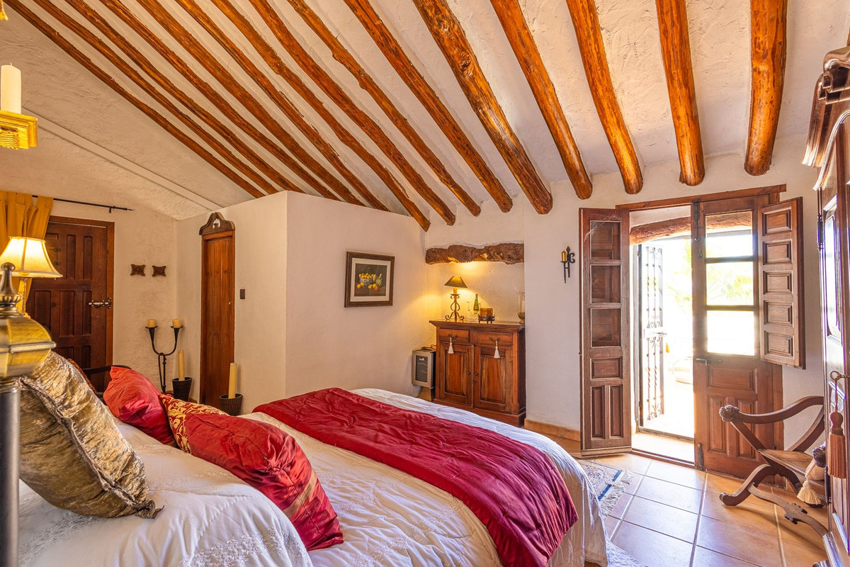 8 Bed Townhouse for sale in Villanueva Del Trabuco Costa Del Sol, Málaga, Spain
