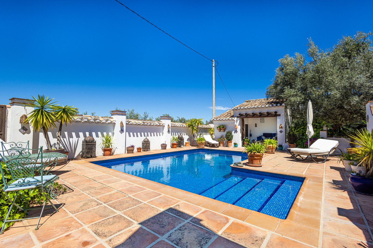 8 Bed Townhouse for sale in Villanueva Del Trabuco Costa Del Sol, Málaga, Spain