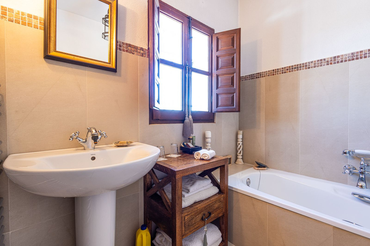 8 Bed Townhouse for sale in Villanueva Del Trabuco Costa Del Sol, Málaga, Spain