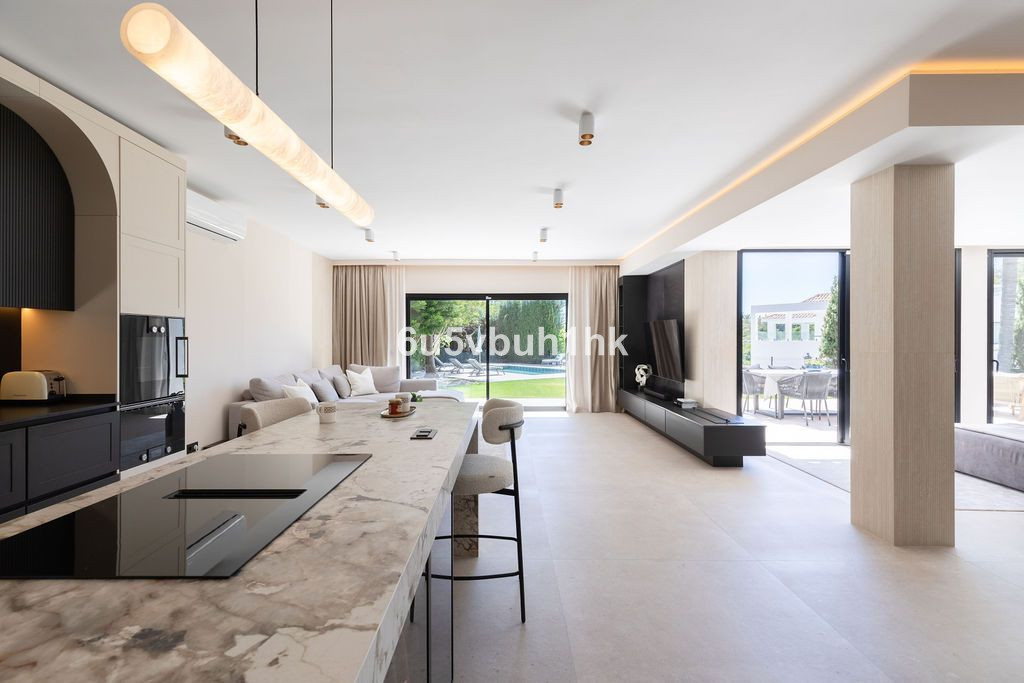 Se vende Villa - Chalet de 6 dormitorios en Costa Del Sol, Málaga, España