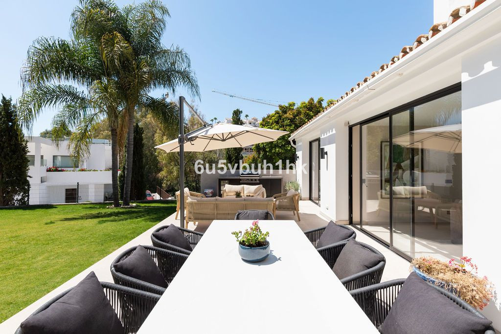 Se vende Villa - Chalet de 6 dormitorios en Costa Del Sol, Málaga, España