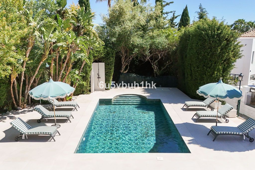Se vende Villa - Chalet de 6 dormitorios en Costa Del Sol, Málaga, España