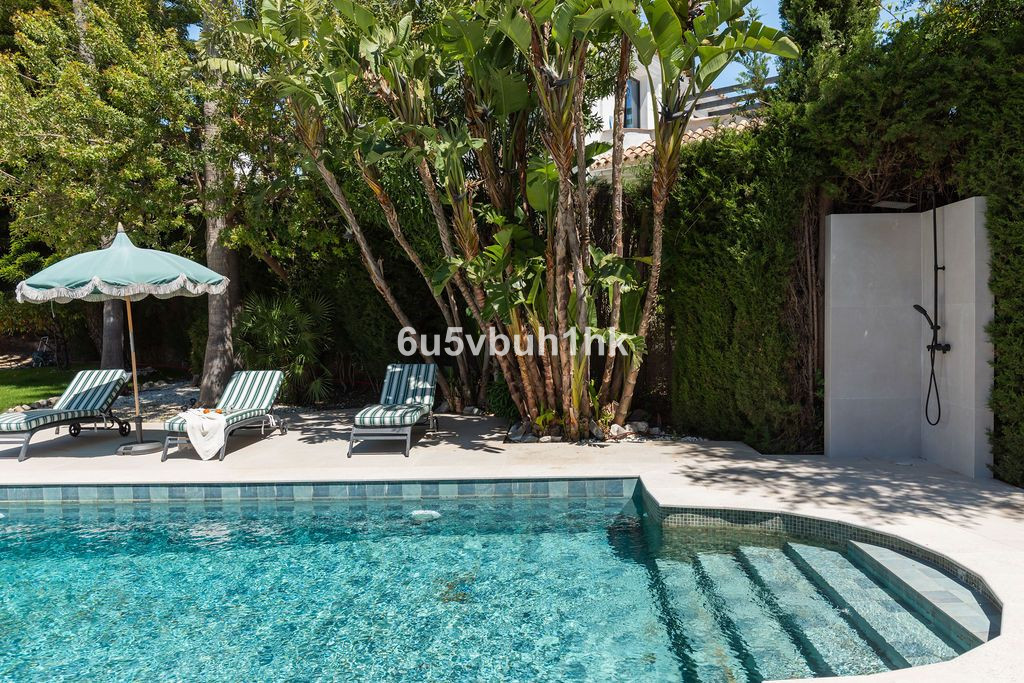 Se vende Villa - Chalet de 6 dormitorios en Costa Del Sol, Málaga, España