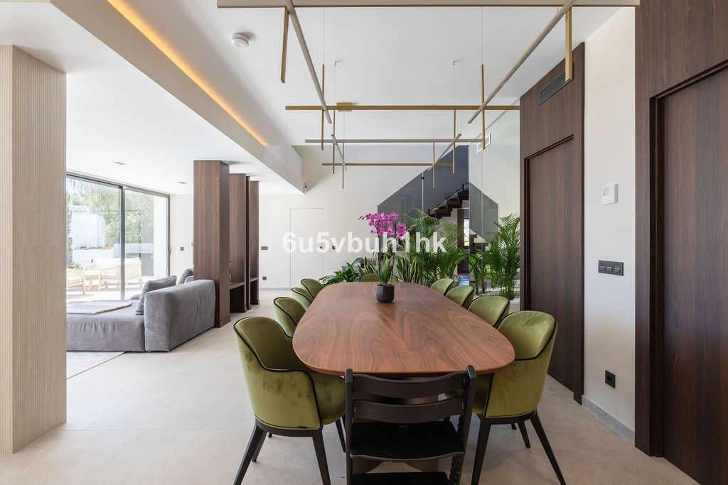 Se vende Villa - Chalet de 6 dormitorios en Costa Del Sol, Málaga, España