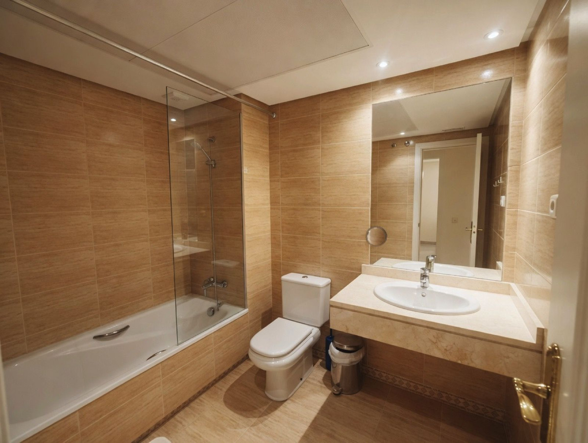 Se vende Apartamento Planta Baja de 2 dormitorios en Costa Del Sol, Málaga, España