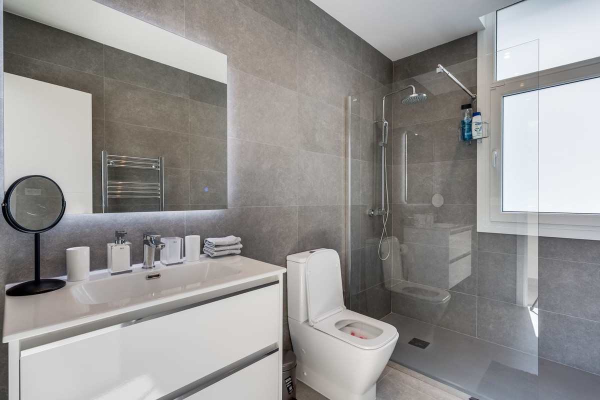 Se vende Villa - Chalet de 4 dormitorios en Costa Del Sol, Málaga, España