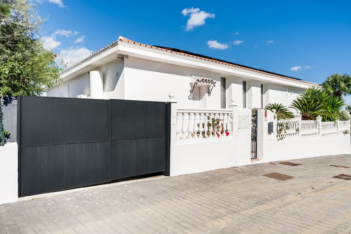 Se vende Villa - Chalet de 4 dormitorios en Costa Del Sol, Málaga, España