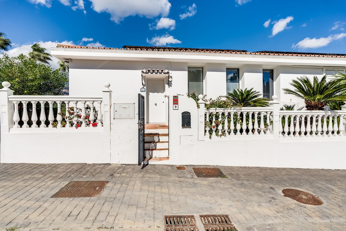 Se vende Villa - Chalet de 4 dormitorios en Costa Del Sol, Málaga, España