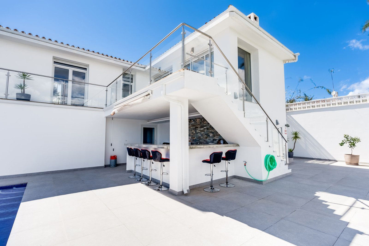 Se vende Villa - Chalet de 4 dormitorios en Costa Del Sol, Málaga, España