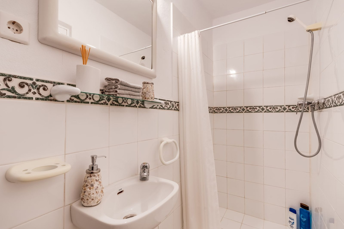 Se vende Villa - Chalet de 4 dormitorios en Costa Del Sol, Málaga, España